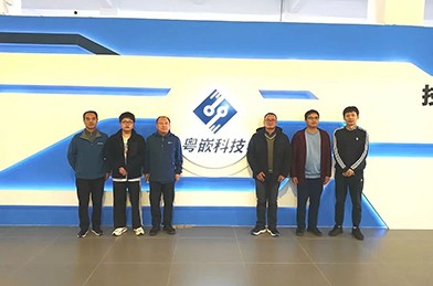 海南熱帶海洋學(xué)院海洋信息工程學(xué)院領(lǐng)導(dǎo)一行蒞臨粵嵌科技參觀指導(dǎo)