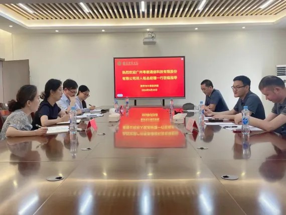 粵嵌科技鄧人銘總經(jīng)理赴豫章師范學(xué)院數(shù)學(xué)與計(jì)算機(jī)學(xué)院進(jìn)行校企合作交流